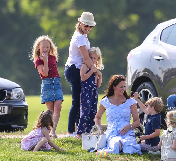 UK, Kate Middleton (con figli) assiste ad una partita di polo